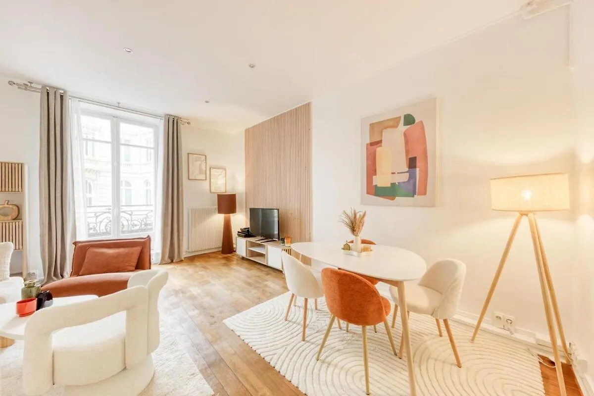 Arc & Luxe Champs-Elysees Paris Apartment
